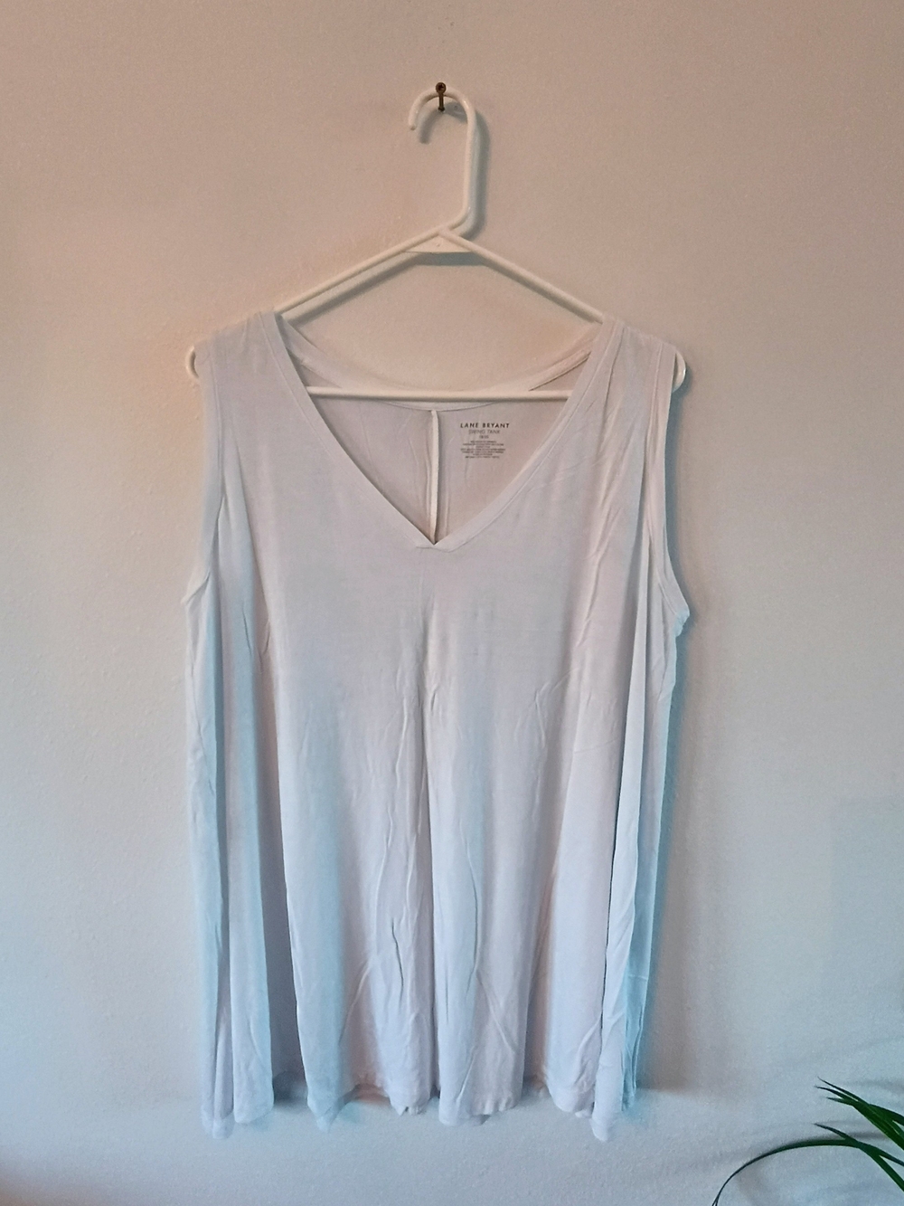 Lane Bryant 18/20 White Swing Tank Sleeveless V Neck Rayon Stretch Top Plus Size